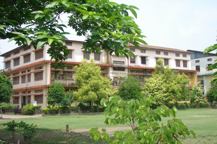 https://cache.careers360.mobi/media/colleges/social-media/media-gallery/8690/2018/12/21/Campus View of B Borooah College Guwahati_Campus-View.jpg